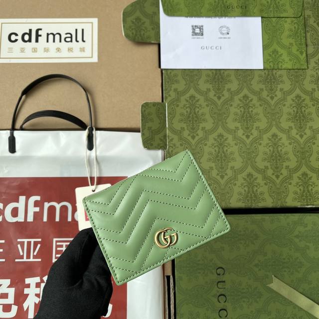 原厂皮配 Cdfmall三亚免税店手提袋 Gg Marmont系列绗缝卡包 与不同色调的绿色一样 Gucci经久不衰的设计每一季都会推出新的款型 在2023春夏