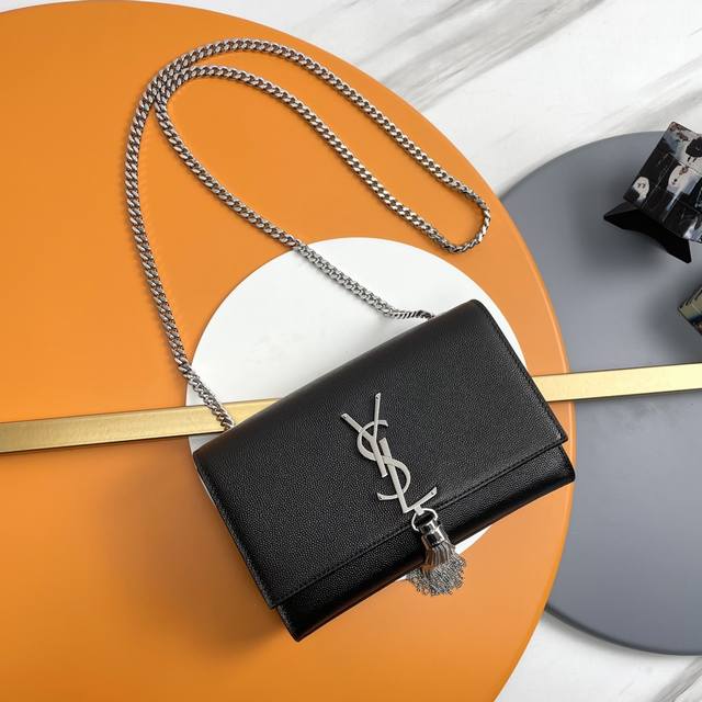 原单球纹 黑色 银扣 Kate 最经典的款式最实用的这个系列最核心的设计便是y家 Logo 当年yves Saint Laurent先生邀请海报艺术家cassa