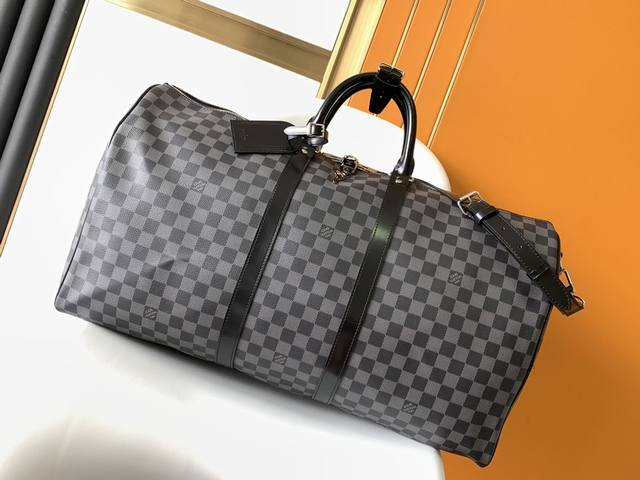 顶级原单 N41416 N41418 N41413 这款经典的keepall 45手袋采用damier Graphite帆布制成 大小为手提行李尺寸 特有浑圆的