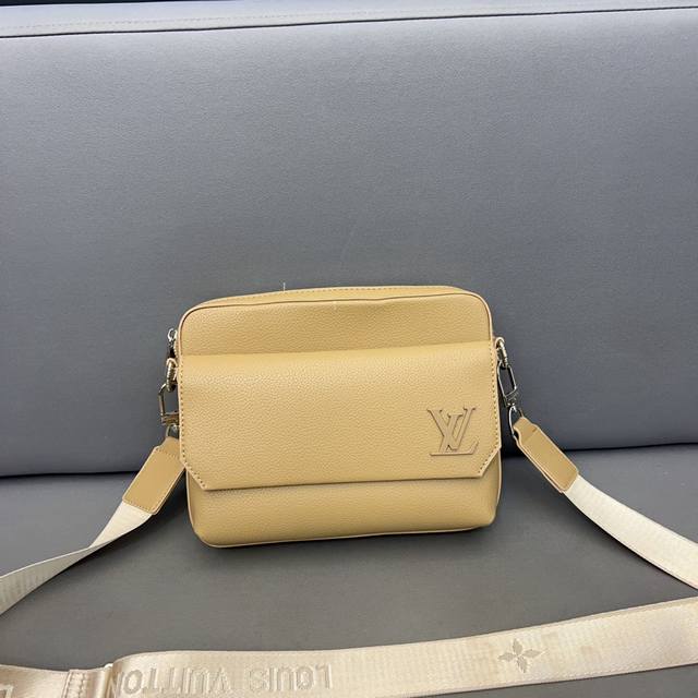 Louisvuitton 路易威登 Fastline 邮差包 斜挎包 男女通用采用精湛镶嵌细工 实物拍摄 原厂原版面料 配送礼盒 18 X 23 Cm