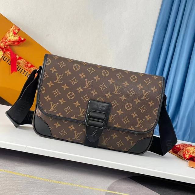 Louis Vuitton 路易威登 折叠礼盒包装亲m46328独家实拍 本款 Archy 中号邮差包选用 Monogram Macassar 帆布和皮革饰边
