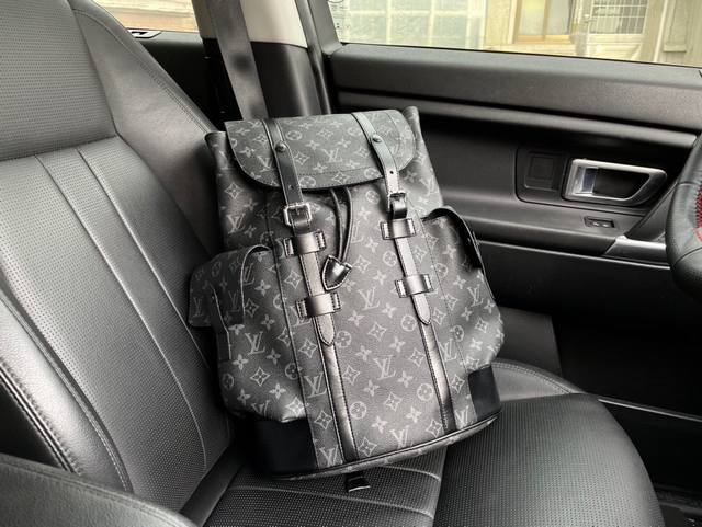 高端货 新款 Louis Vuitton 双肩包m45419 Christopher 小号双肩包christopher 小号双肩包由英气的 Monogram E