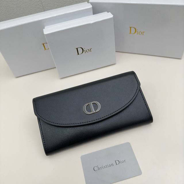 Dior 3861颜色 黑色尺寸 19*10.5*3.5Dior专柜最新款火爆登场 采用进口小牛皮 绝美绣线 做工精致 媲美专柜