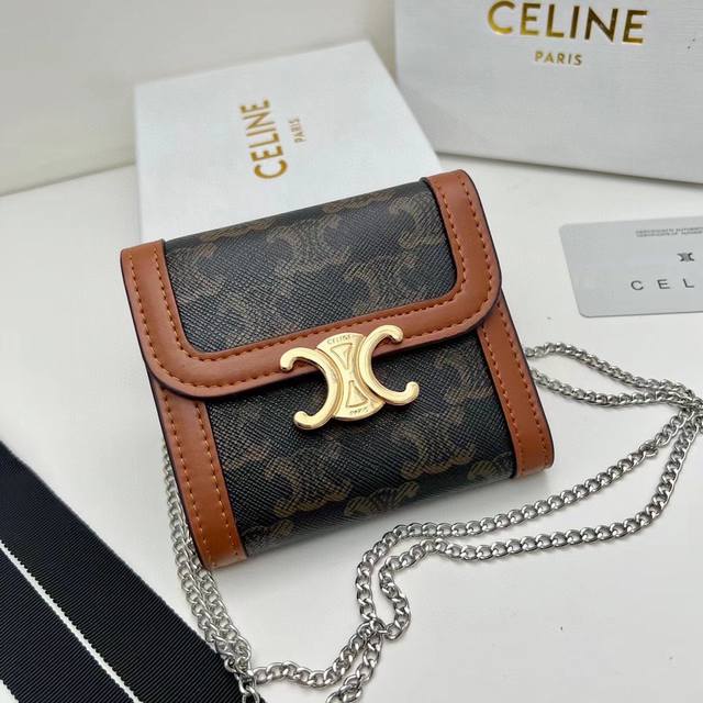 Celine 10999 链条可拆卸颜色 黑色印花尺寸 11*10*5Celine凯旋门非常炫美的一个系列 专柜同步 采用头层牛皮 精致时尚 可以单肩背 也可做