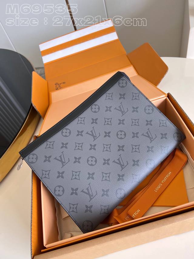 顶级原单 独家实拍 M69 升级精品包装版 Pochette Voyage 中号手拿包以 Monogram Eclipse 帆布和 Monogram Eclip