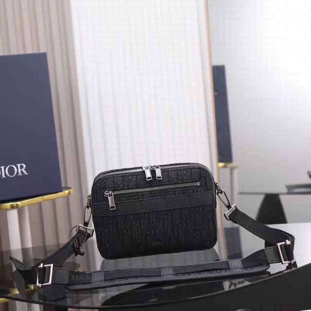市场最高版本 欢迎对比 点击长按翻译 Dior Oblique : 1Espo206Yky_H10E Dior Oblique Christian Dior D