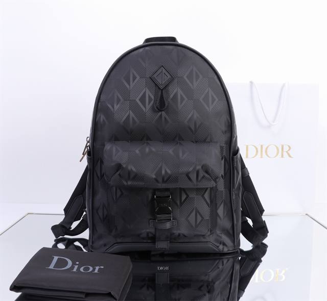 Dior Explorer 双肩背包 黑色尼龙 Cd Diamond Mirage Ski Capsule 图案 这款双肩背包来自 Dior 男士滑雪限定系列