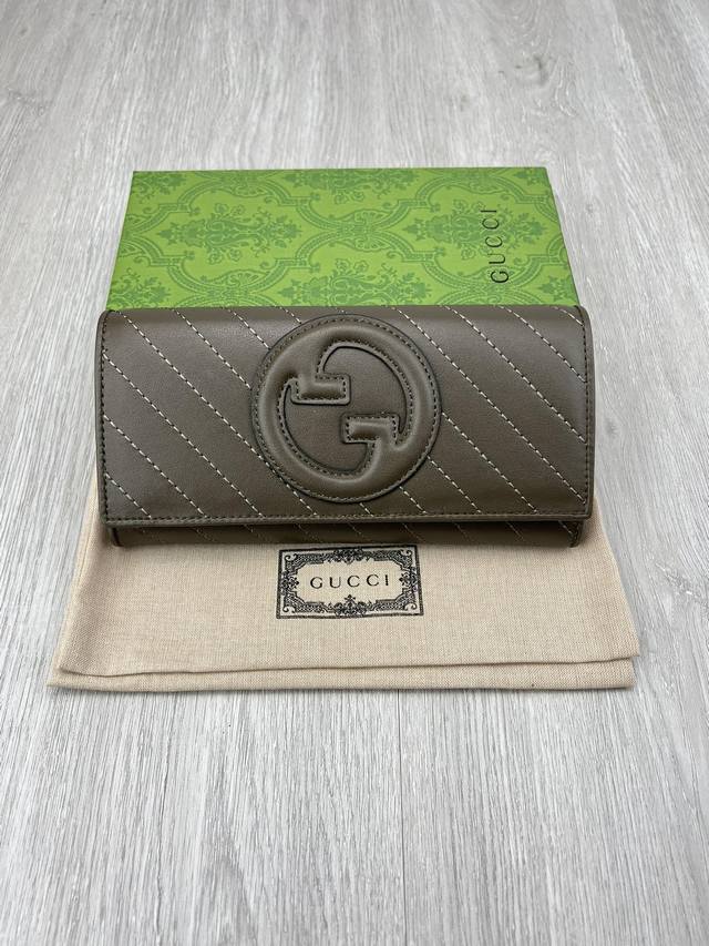 Gucci Blondie系列半包盖钱包 型号 302 尺寸 1 X11X3Cm 厚 颜色 黑色 灰色 粉皮 意大利创作