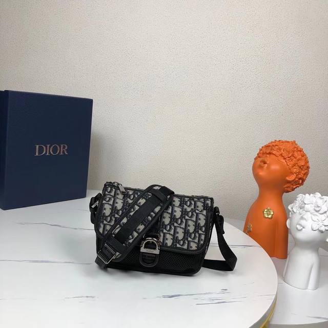 市场最高版本 欢迎对比 Ddd Dior 8迷你信使包 Ddd 米色和黑色dior Oblique提花 Ddd 产品编号 2Esws006Yky_H27E Dd