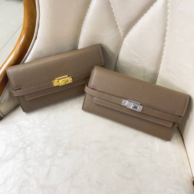 Hermes Kelly Bag 小号 Ddd 材质:进口togo牛皮 Ddd 尺寸 20Cmx11Cm Ddd 型号:361荔枝纹 Ddd 结构:内有10个卡