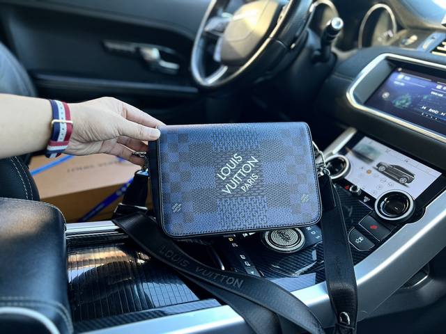 高端货 最新款 Louis Vuitton 单肩包 N50026 Studio格子印花徽标logo 涂层帆布拼牛皮 邮差包单肩斜挎包 中号 男款蓝色 规格23