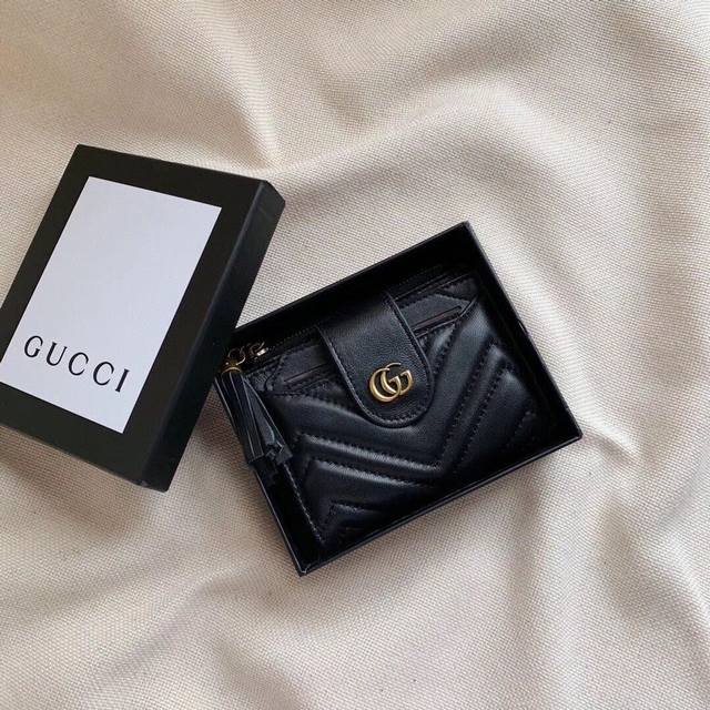 Gucci 703颜色 黑色尺寸 12x9x1 5 Ddd Gucci专柜最新款火爆登场 采用头层羊皮 做工精致 媲美专柜 多功能小钱包卡包 超多卡位时尚美美必