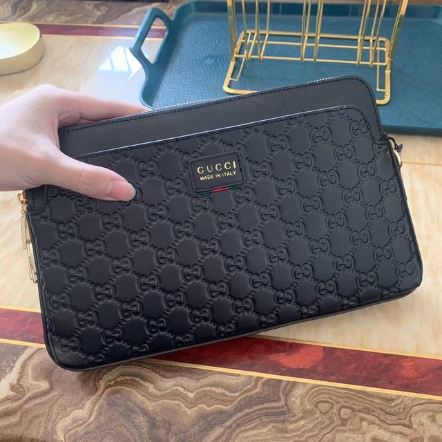 古驰 Gucci独家新款型号 8070 尺寸 26X18X3 Cm 高端品质 原单正品 独特的品质时尚的设计精致的手工构制潮男必备专柜货