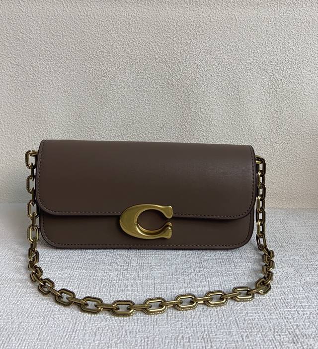 Coach 12月新品 Cp191Pvc配皮 C 全皮12月新品来袭 Idol 法棍腋下包 简直不要太美了 可腋下可斜挎 配了2根肩带 尺寸23 11 7