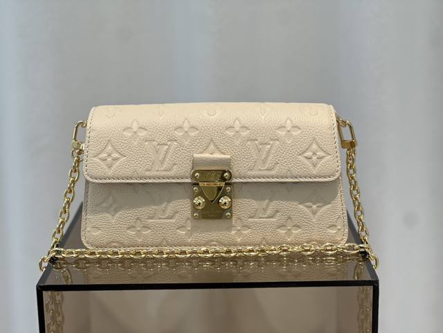 M82636白色全皮压花 链条包系列 Wallet On Chain Metis 链条手袋 M82836 82637 黑色 压花 取材粒面 Mjs Monogr