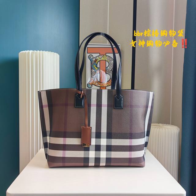 Burberry 巴宝莉购物袋 手提包 时尚圈必备品get起来 新款巴宝莉从不担心销量 气质摆在那里做好品质 香港购入打版 务必做到最好 原版五金 尺寸 34.