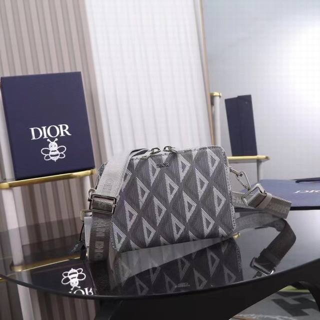 市场最高版本 欢迎对比 点击长按翻译 Dior Cd Diamond 2Esbc119Dco_H42E . Dior Cd Diamond . . Christ