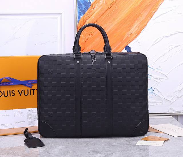 顶级原单n41146 Porte-Documents Voyage公文包 柔软的damier Infini皮革制作 堪称路易威登经典设计的现代演绎 格纹皮革包身