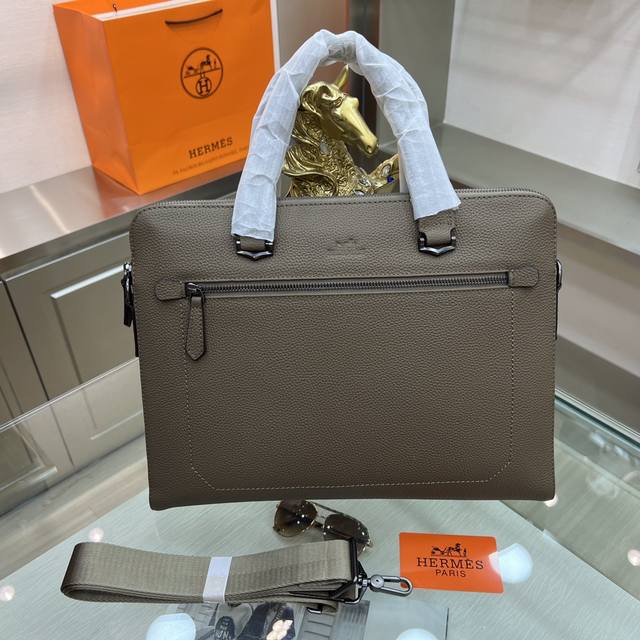 Hermes 高级定制 男士公文包系列 官网代购 顶级品质 可专柜对比 顶级进口爱玛仕专用牛皮 名师设计 资深裁缝 立体剪裁完美版型 上手效果极佳 设计理念独特