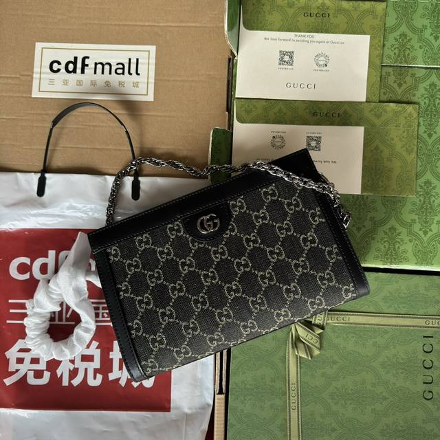 原厂皮配 Cdfmall三亚免税店手提袋 妥妥的销量王 墙裂推荐种草 不管日常搭配或者重要应酬宴会 一包搞定 信封 版型不管斜挎还是手拿都能完美衬托 反正好看到