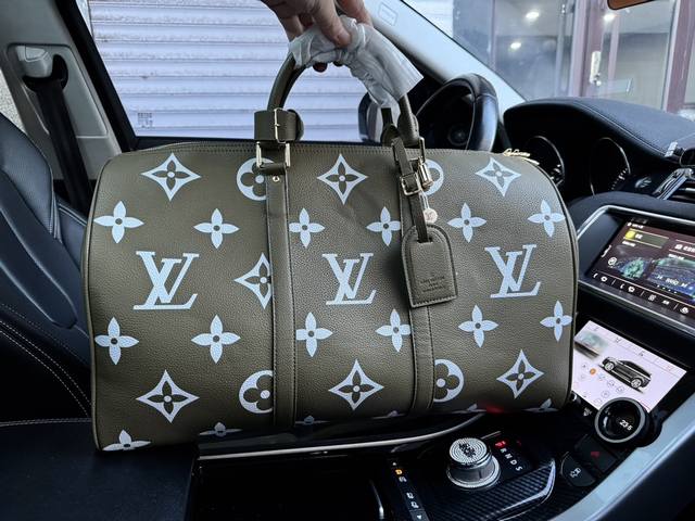 高端货 新款 Louis Vuitton 旅行袋 M46114. Keepall Bandouliere 50 可拆卸可调节肩带拉链开合 牛皮革 手提单肩斜挎旅