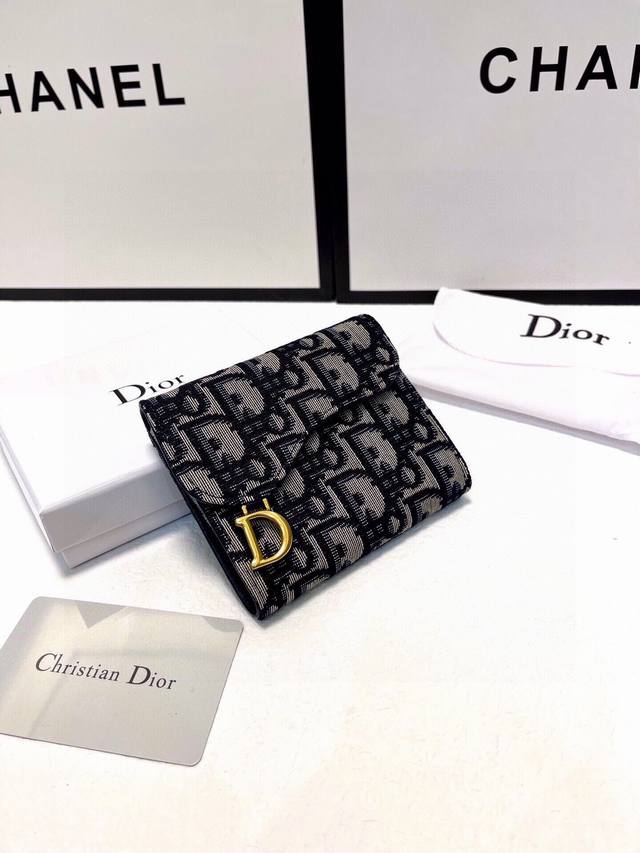 颜色 黑色尺寸 11*10*2 Dior专柜新款火爆登场 采用头层牛皮 做工精致 媲美专柜 多功能小钱包 超级实用