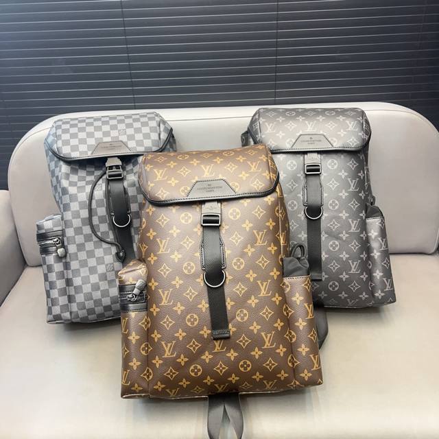 Louisvuitton 路易威登 Trekking双肩包 印花背包 电脑包经典logo搭配原厂工艺材质 休闲百搭采用精湛镶嵌细工 实物拍摄 原厂原版面料 配送