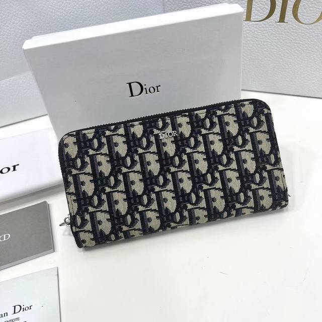 Dior 0198颜色 黑色尺寸 19.5*10.5*3 Dior专柜最新款 Dior长款拉链钱包oblique 印花正面饰有 Dior 徽标 搭配头层牛皮 容