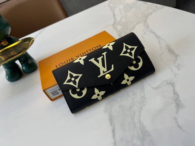 Lv M80496 用美丽的双色的monogram An成套皮革优雅地完成了的 Portofoilysara 用金色的按扣开闭的翻盖打开的话出现 容易整理的内部