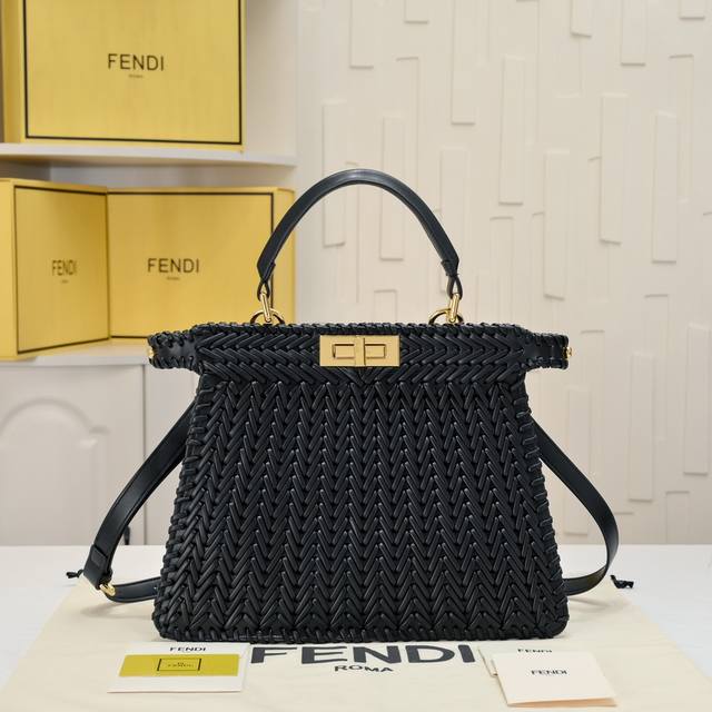 型号3317上新啦 新款出货 现货首发 Iconic Peekaboo Iseeu大号手袋 手工皮编织 两侧饰有标志性扭锁 从外头可看见同色系柔软皮衬里 两个隔