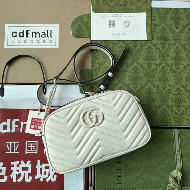 原厂皮配 Cdfmall三亚免税店手提袋 Gg Marmont系列绗缝肩背包 Gg Marmont系列每一季都会吐故纳新 彰显gucci的现代手袋设计理念 这款