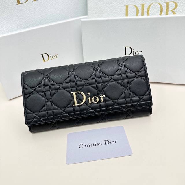 Dior 5232颜色 黑色 尺寸 19*10.5*3.5 Dior专柜最新款火爆登场 采用进口小牛皮 绝美绣线 做工精致 媲美专柜