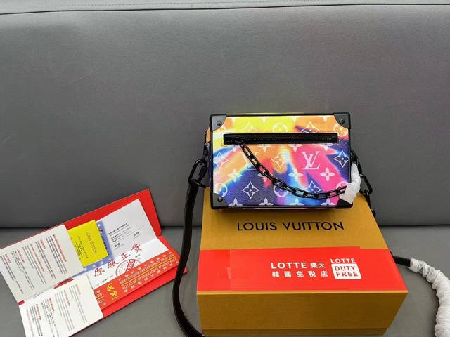 Louisvuitton 路易威登 Mini Soft Trunk链条盒子包 小方包 男女通用斜挎包 小箱子 采用精湛镶嵌细工 实物拍摄 原厂原版面料 配送防尘