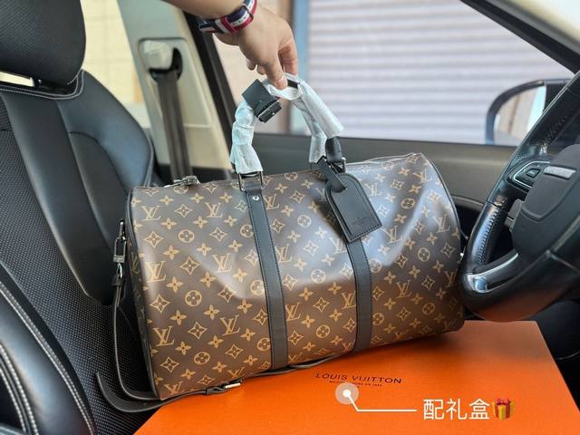 升级版 高端货 新款 Louis Vuitton 旅行袋m56711 Keepall 45 旅行袋 配肩带 这款手袋采用有史以来尤其受欢迎的经典路易威登设计 适