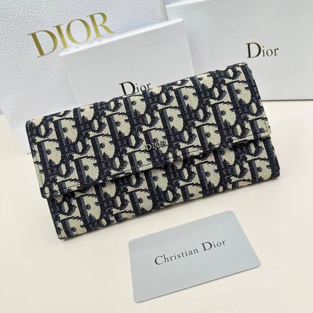 Dior D30颜色 黑色 尺寸 19*10.5*3.5 Dior专柜最新款火爆登场 采用进口小牛皮 绝美绣线 做工精致 媲美专柜