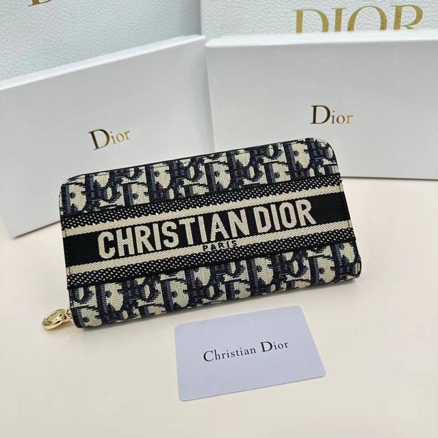 Dior 5234颜色 黑色 尺寸 19*10.5*3.5 Dior专柜最新款火爆登场 采用进口小牛皮 绝美绣线 做工精致 媲美专柜