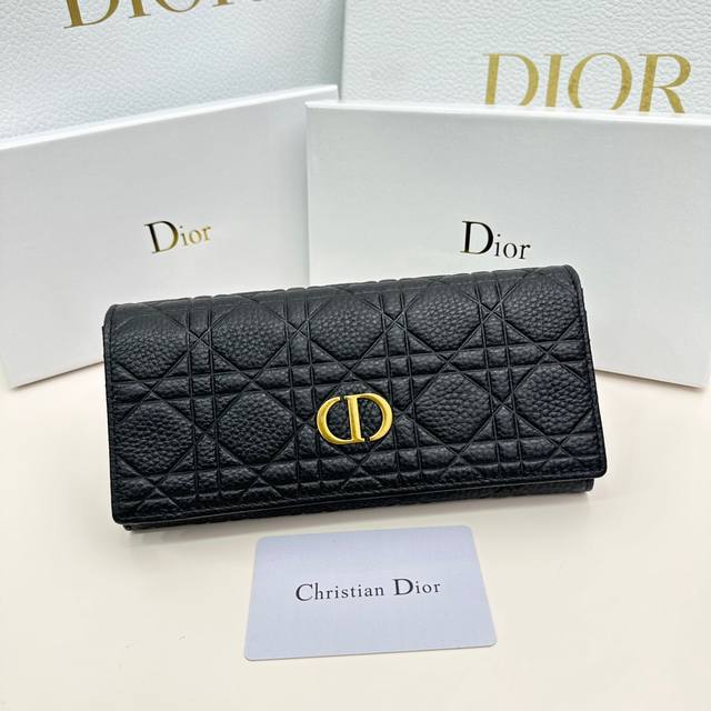 Dior 5230颜色 黑色 尺寸 19*10.5*3.5 Dior专柜最新款火爆登场 采用进口小牛皮 绝美绣线 做工精致 媲美专柜