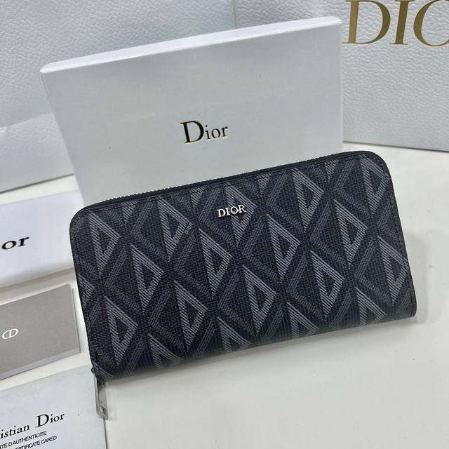 Dior 0197颜色 黑色尺寸 19.5*10.5*3Dior专柜最新款 Dior长款拉链钱包高档 印花正面饰有 Dior 徽标 搭配头层牛皮 容量大双隔层