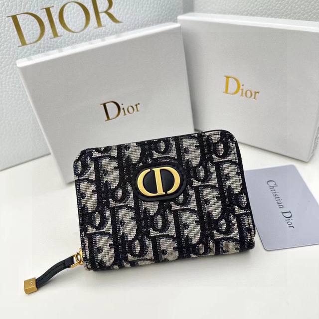 D07颜色 宝蓝尺寸 12*8.5 Dior 专柜最新款出货 Dior Oblique提花帆布钱包 点缀蓝色小母牛皮细节 复古金色金属配饰