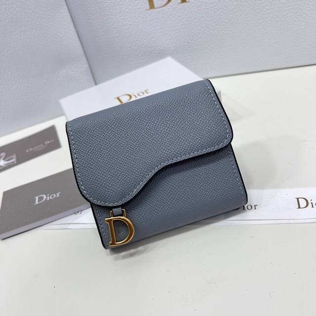 Dior 2380颜色 黑 蓝尺寸 11*10*2 Dior专柜新款火爆登场 采用头层牛皮 做工精致 媲美专柜 多功能小卡包 超级实用