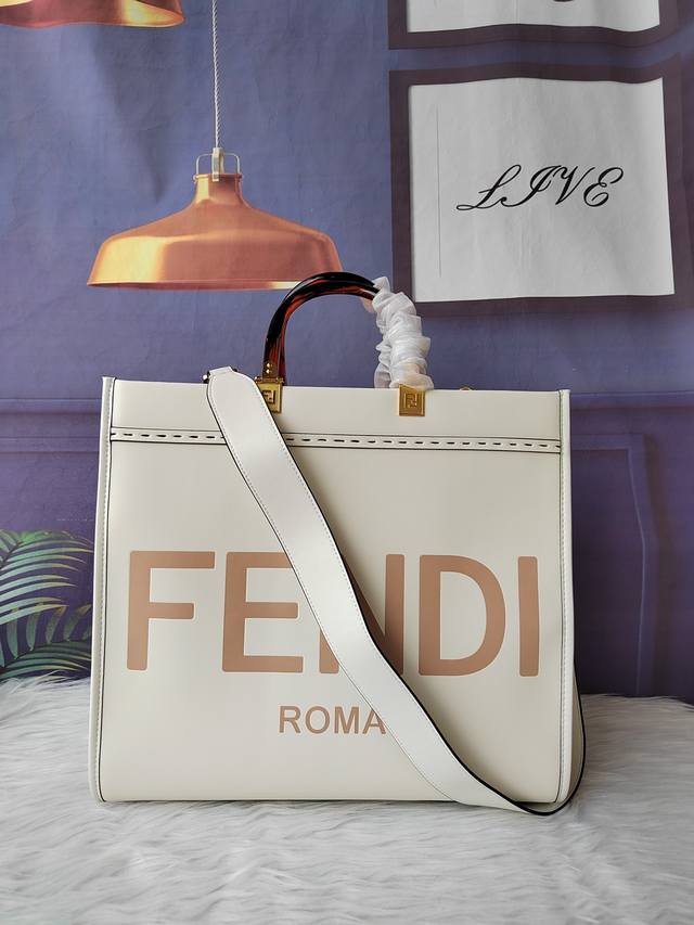 款号8Bh386 Sunshine中号白色皮革手提袋 饰有烫印fendi Roma字样和硬质玳瑁效果有机玻璃手提 配有可拆卸肩带 可手提或肩挎 尺寸:35Cm