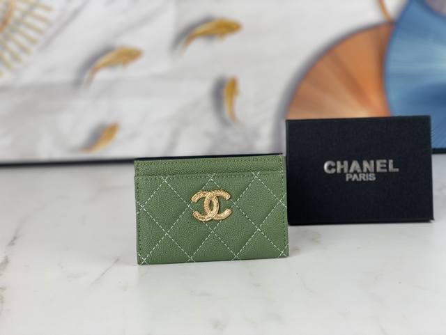 型号3188 Chanel 22K浮雕lgo大双c五金 官网2023最新卡包 鱼子酱中球纹牛皮防刮花 光泽感超好 3卡槽各放一张卡 中间亦可放卡+几张零钞