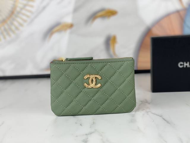 型号82365 Chanel 22K浮雕lgo大双c五金 设计感新鲜 带精致复刻味 非常美丽 官网2023最新卡包 鱼子酱中球纹牛皮防刮花 光泽感超好 夏季背太