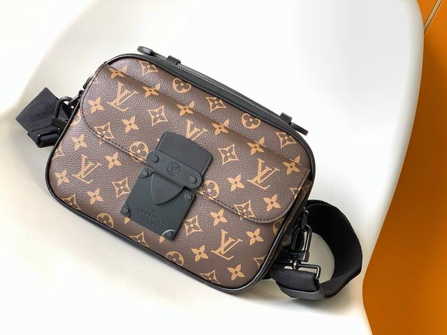 Louis Vuitton 路易威登 独家实拍 本款m46688 S Lock 邮差包m58489压花 M45806 黑花m45806黑色 M45836蓝色 M