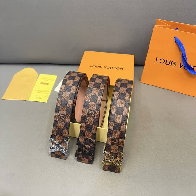 Louisvuitton 路易威登 牛皮腰带 男士经典款皮带 时装搭配必备款 优质合金扣头 采用原厂牛皮带身 机械打孔 高品质全套包装 礼盒 礼袋 小票