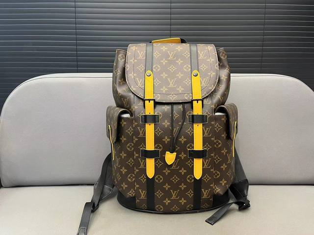 Louisvuitton 路易威登 Christopher 双肩包 印花背包 电脑包经典logo搭配原厂工艺材质 休闲百搭采用精湛镶嵌细工 实物拍摄 原厂原版面