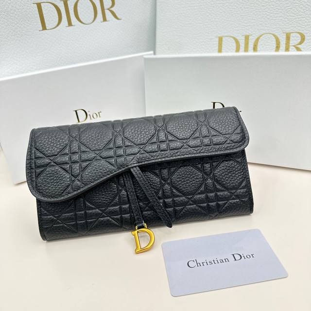 Dior 5231颜色 黑色 尺寸 19*10.5*3.5 Dior专柜最新款火爆登场 采用进口小牛皮 绝美绣线 做工精致 媲美专柜