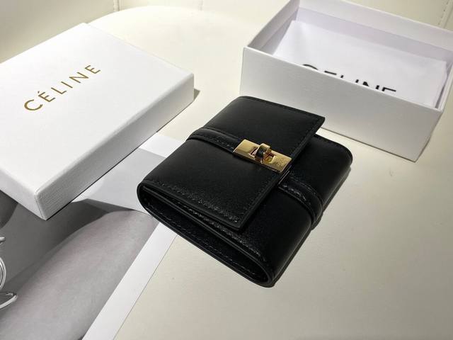 Celine 10523颜色 黑色尺寸 11*10*5 Celine短式钱包非常炫美的一个系列 专柜同步 采用头层牛皮 精致时尚