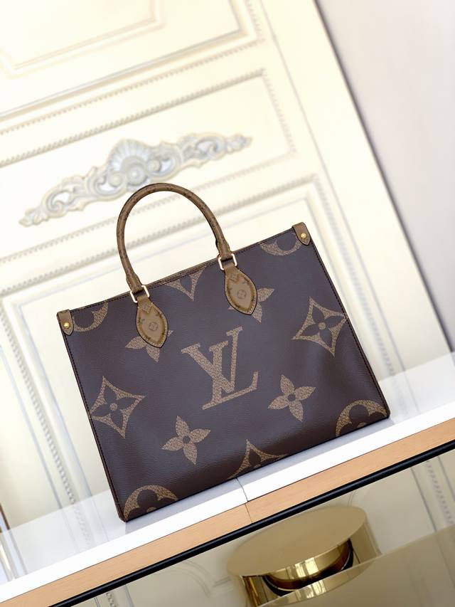 M45039全钢复刻onthego 中号手袋onthego 中号手袋将经典 Monogram 帆布与 Monogram Reverse 帆布分饰两侧 迥异风尚随