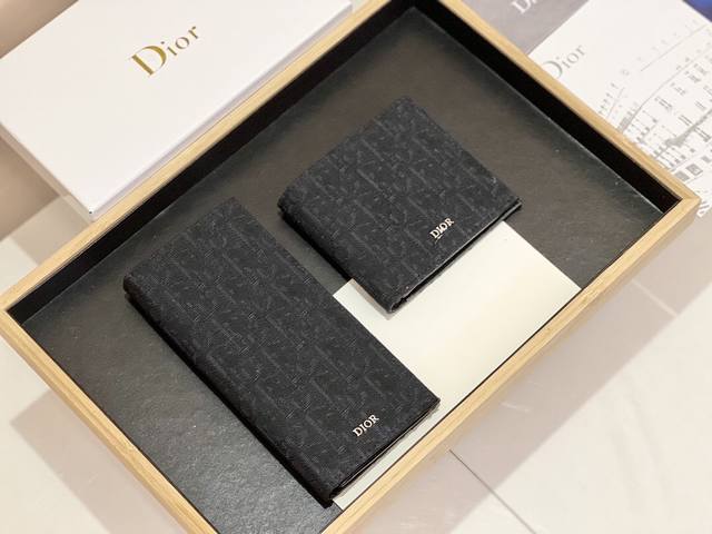 品牌 Dior 短022 长026 颜色 黑色 P长 短 尺寸 11*10* 1 * * 说明: Dior专柜秋冬新款火爆登场 官网同步 精湛手工制作 实物拍摄
